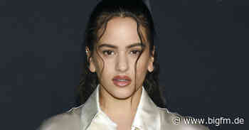 Rosalía: Kaugummi kauend zum Internet-Meme - bigFM