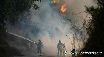 Carso devastato dagli incendi, il fumo fino a Grado e Monfalcone: chiuso lo stabilimento Fincantieri - ilgazzettino.it