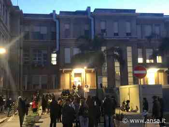 Uomo dato alle fiamme: vittima ascoltata in ospedale a Bari - Agenzia ANSA