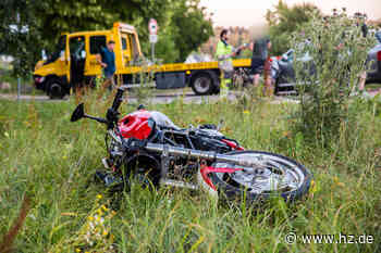 Autofahrer übersieht Gegenverkehr: Motorradfahrer bei Giengen schwer verletzt - Heidenheimer Zeitung