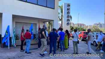 Crotone, vertenza Abramo Customer Care: protesta contro "l'inerzia dei commissari" - Gazzetta del Sud - Edizione Catanzaro, Crotone, Vibo