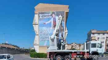 Crotone, ricollocata l'immagine di Rino Gaetano nel quartiere Lampanaro ~ CrotoneOk.it - CrotoneOK.it