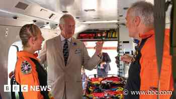 Duke and Duchess of Cornwall meet coastguard lifesaver - BBC