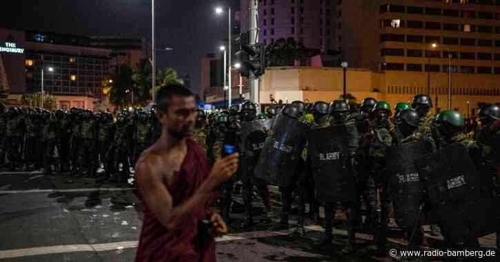 Hunderte Einsatzkräfte räumen Protestlager in Sri Lanka