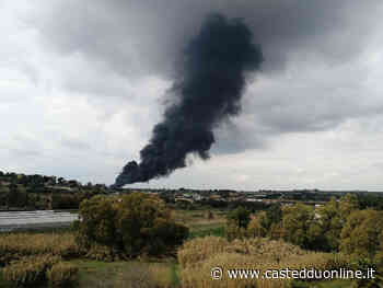 Sestu, grosso incendio nella zona industriale: maxi colonna di fumo - Casteddu Online