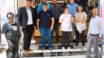 Leader fördert Verkaufswagen - Bürstenmacher sind mit dem Straßenfeger unterwegs - Schwarzwälder Bote