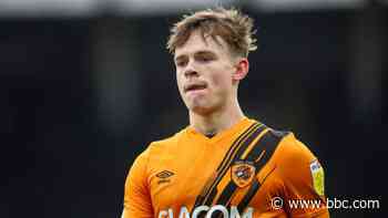 Keane Lewis-Potter: Brentford sign Hull City forward - BBC