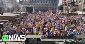 5.000 supporters trotseren de hitte op Sint-Baafsplein voor ploegvoorstelling AA Gent - VRT NWS