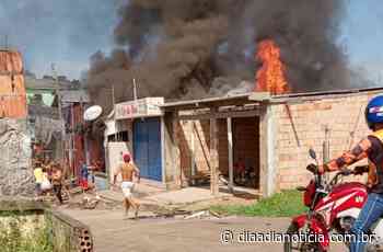Incêndio atinge casa e vizinhos tentam conter chamas em Manacapuru (AM); veja vídeos - Dia a Dia Notícia