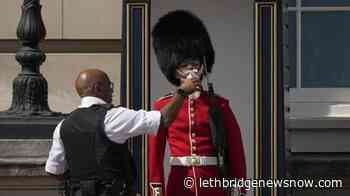 Hot weather leads to sweat, delays for Canadian travellers in Europe - Lethbridge News Now