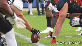 19-Jährige trainiert Brandenburger Männer-Football-Team - rbb24