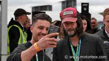 F1 2022 | L'attore Keanu Reeves a lavoro su una docuserie per Disney+ sulla F1 - Motorbox
