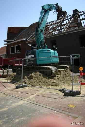 Afbraak gestart van café De Gouden Leeuw in Kortemark - KW.be - KW.be