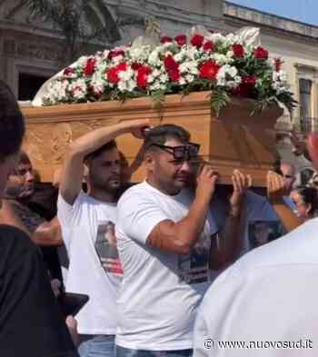 Floridia, lacrime e palloncini bianchi ai funerali di Antonio - Nuovo Sud