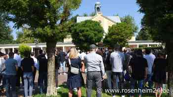 Oliver Häusler in Rosenheim beerdigt: Eishockey-Familie der Starbulls im Schmerz vereint