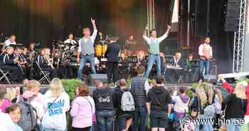 Romeo's zetten samen met Koninklijke muziekkapel brandweer Grote Markt op stelten - Het Laatste Nieuws