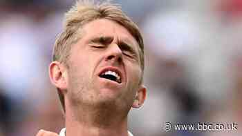 Olly Stone: Warwickshire paceman's broken finger 'heartbreaking', says Bears coach Robinson