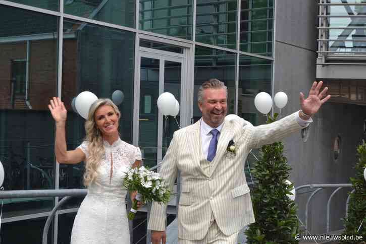 Burgemeester stapt in huwelijksbootje met zijn Evelyne