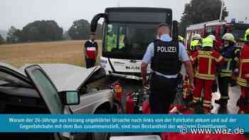 Kreuztal: Mercedes prallt frontal gegen Bus – zwei Verletzte - WAZ News
