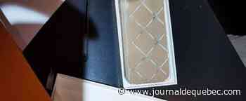 Il part magasiner un iPhone 13 pour sa femme et se retrouve avec un carreau de céramique