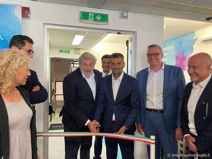 Emiliano e Delli Noci al nuovo Client Innovation Center di IBM: “E' la conferma delle previsioni di sviluppo per l'economia pugliese. Finalmente un collegamento tra politiche d'investimento, formazione e grandi gruppi” - PRESS REGIONE - PRESS 