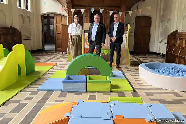 Rotary Club Deinze schenkt binnenspeeltuin aan Kinderkasteeltje
