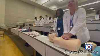 Summer camp in Davie exposes high school students to diversity of medical field - WPLG Local 10