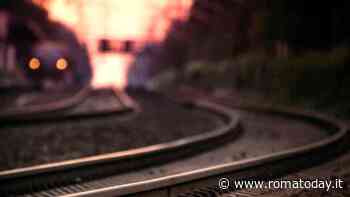 Tragedia sui binari, morto un uomo. Bloccati i treni della Roma-Nettuno