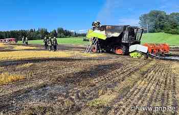 Mähdrescher gerät auf Feld bei Wolkersdorf in Brand - Passauer Neue Presse - PNP.de