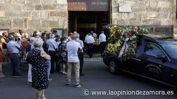 Cientos de personas arropan a la familia de Daniel Gullón en el funeral por el brigadista fallecido - La Opinión de Zamora