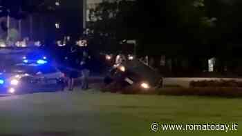 Colosseo quadrato: un'auto finisce ancora nella fontana dell'Eur