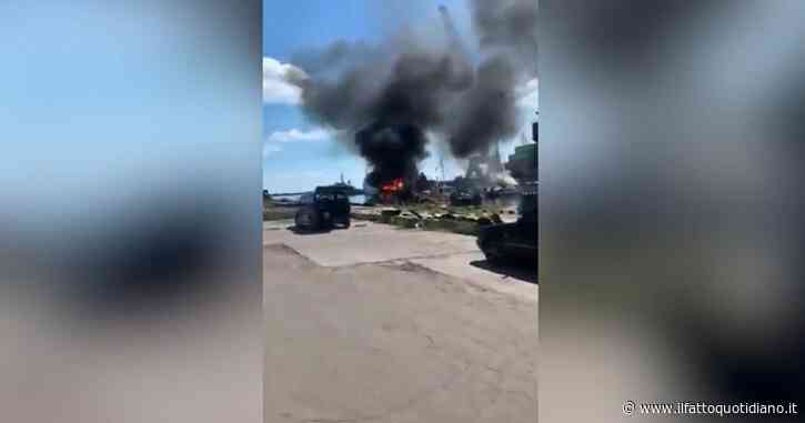 Ucraina, missili sul porto commerciale di Odessa. Kiev: “Ecco come la Russia rispetta gli accordi”