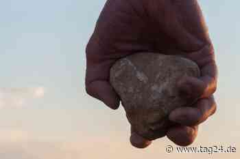 Weimar: Frau von drei Jugendlichen mit Steinen beworfen und danach beleidigt - TAG24