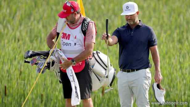 Scott Piercy played part of a round in 3M Open with one shoe, and it was a total pain - GolfDigest.com