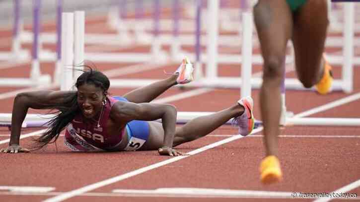 Felix comes out of retirement, helps 4×400 relay into final