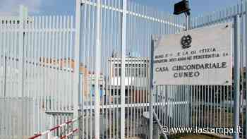 Blackout nel carcere di Cuneo, scoppia la protesta fra i 245 detenuti al buio - La Stampa