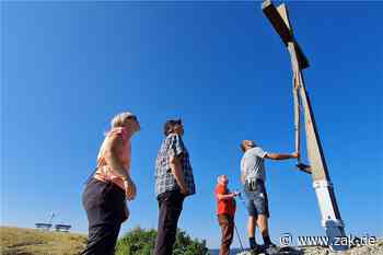 Blitzschlag oder Vandalismus: Das Gipfelkreuz auf der Lochen bei Hausen am Tann ist zerstört - Zollern-Alb-Kurier