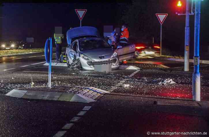 Sindelfingen: Zwei Menschen bei Unfall an Kreuzung schwer verletzt - Stuttgarter Nachrichten