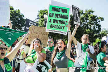 Post-Roe, doctors are delaying care for pregnancy complications: 'It's only getting worse'