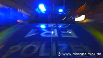 Mit über 2 Promille: Betrunkener Unbekannter liegt mitten auf Rosenheimer Straße