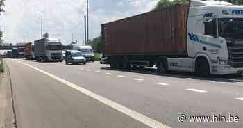 Hinder door defect voertuig op invoegstrook oprit 14 (Stabroek-Hoevenen) op A12 richting Antwerpen - Het Laatste Nieuws