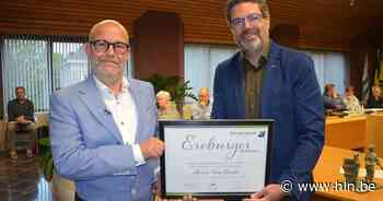 Viroloog Steven Van Gucht is eerste ereburger van Denderleeuw: “Bedankt om gemeente positief in de kijker te zetten” - Het Laatste Nieuws