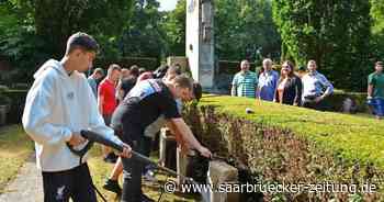 Steinwald-Gymnasium Neunkirchen Reinigung Kriegsgräber - Saarbrücker Zeitung