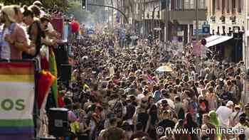 Ärger über russischsprachiges „No War“-Plakat beim Berliner CSD