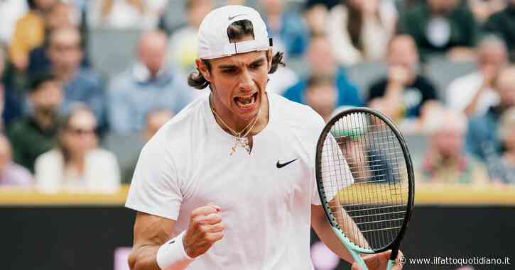 Musetti batte Alcaraz e trionfa ad Amburgo in tre set: è il primo titolo Atp 500 per l’azzurro