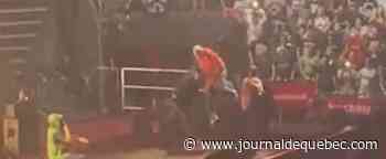 EN VIDÉO | Le guitariste de Rage Against the Machine plaqué en plein concert