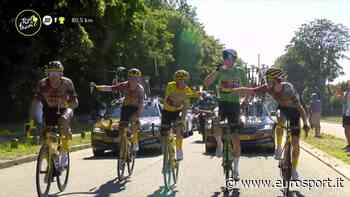 Ciclismo, Tour de France 2022 - Jumbo-Visma, tempo di brindisi: Vingegaard, van Aert e soci se la bevono - Eurosport IT