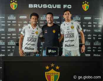 Brusque apresenta dois atacantes e segue busca por centroavante - Globo