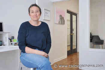 Tricks of the trade: Best-selling Nelson author Roz Nay opens writing school - Castlegar News