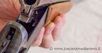 Col fucile sul terrazzo spara pallini al passante - Toscana Media News